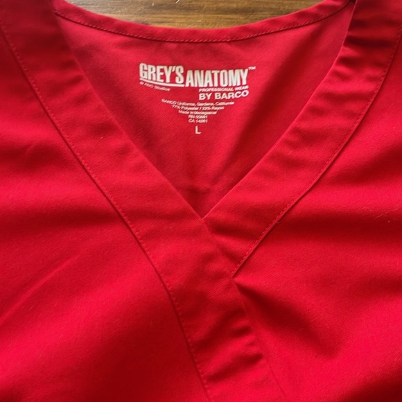 Greys anatomy Red Women's scrubs top large - Picture 3 of 5